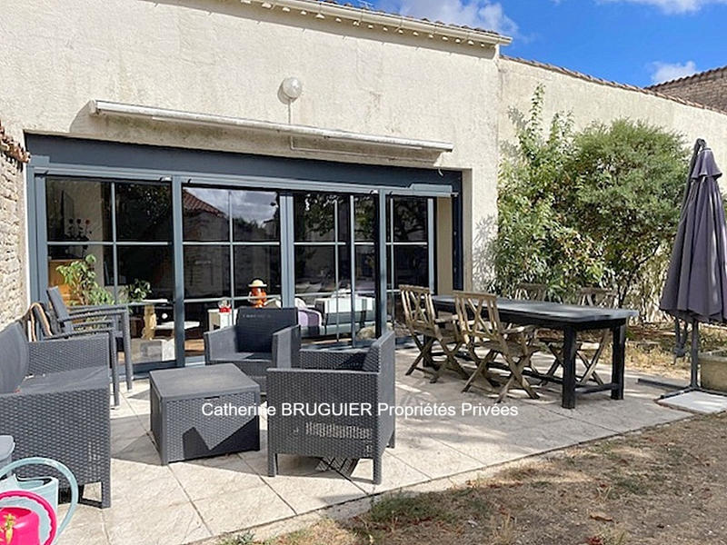 Maison - 225 m² - 10 pièces