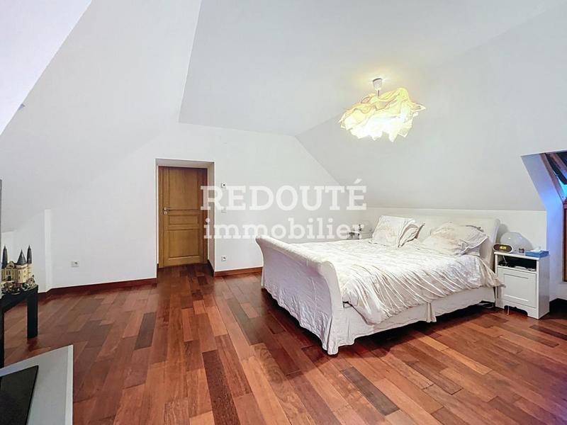 Maison - 236 m² - 8 pièces