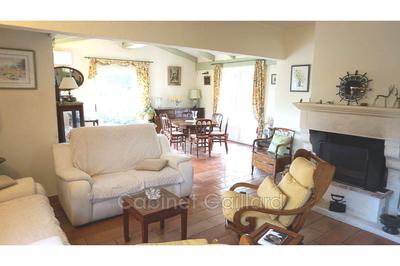 Villa - 250 m² - 8 pièces