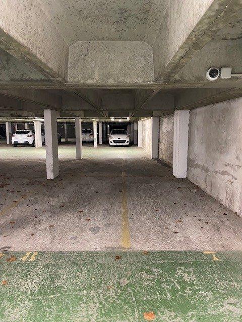 Parking / Garage
