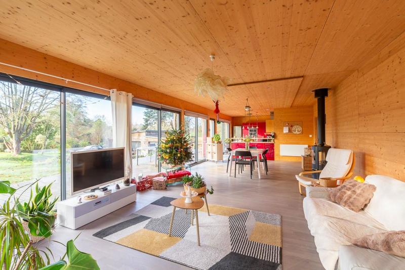 Maison - 210 m² - 6 pièces