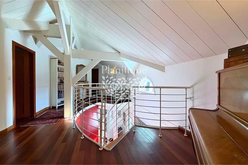 Maison - 306 m² - 7 pièces