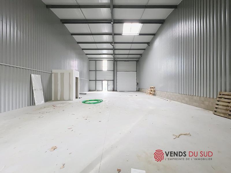 Entrepôt - 210 m² - 1 pièce