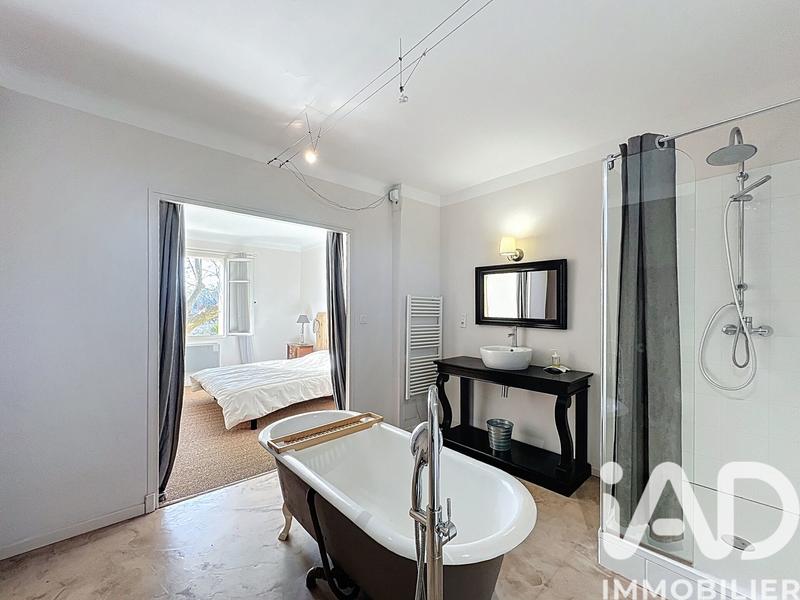 Maison - 460 m² - 10 pièces