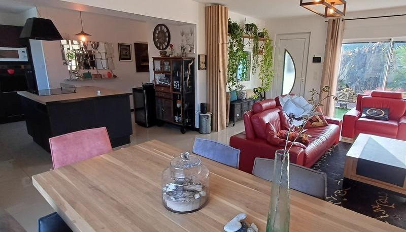 Maison - 93 m² - 4 pièces