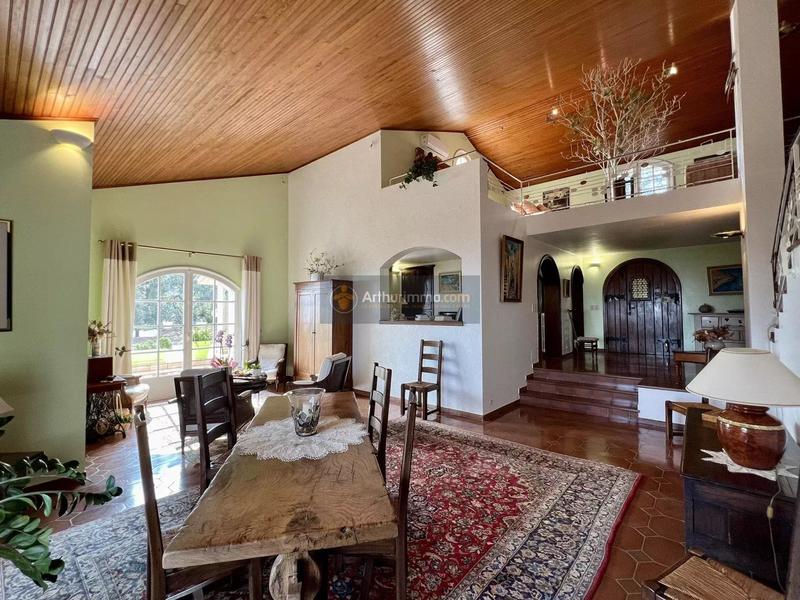 Maison - 381 m² - 12 pièces