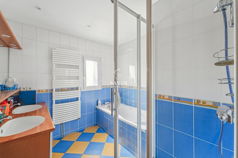 Maison - 296 m² - 5 pièces