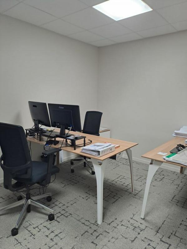 Bureau - 196 m²