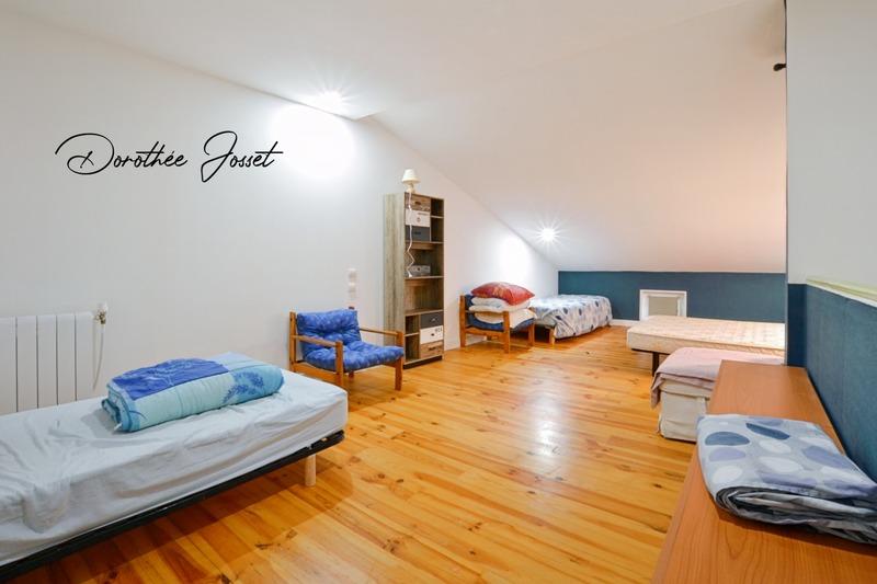 Maison - 335 m² - 9 pièces