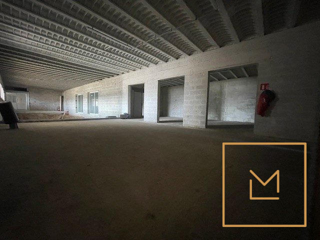 Entrepôt - 1 100 m²