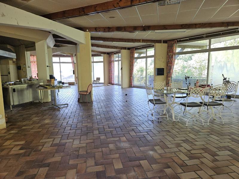 Propriété - 3 700 m² - 70 pièces