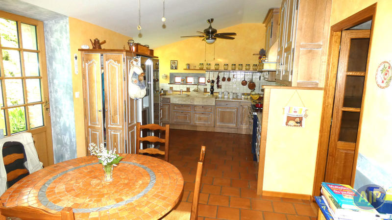 Maison - 180 m² - 8 pièces