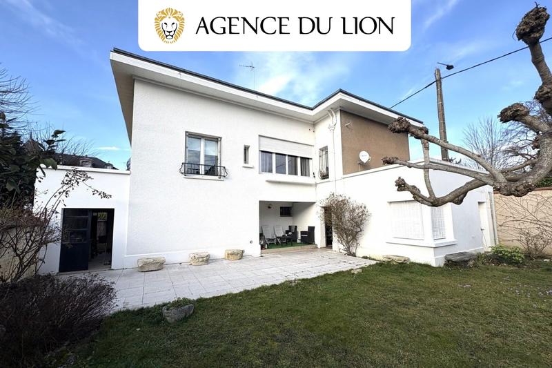 Maison - 198 m² - 8 pièces