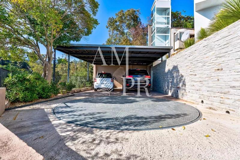 Villa - 300 m² - 8 pièces