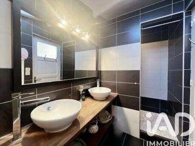 Maison - 180 m² - 9 pièces