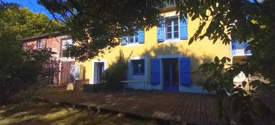 Maison - 250 m² - 7 pièces