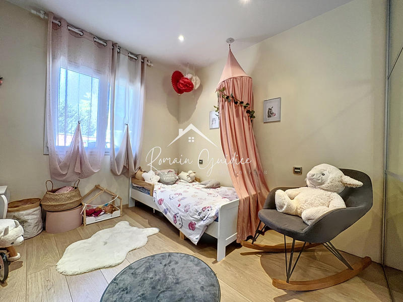 Villa - 198 m² - 6 pièces