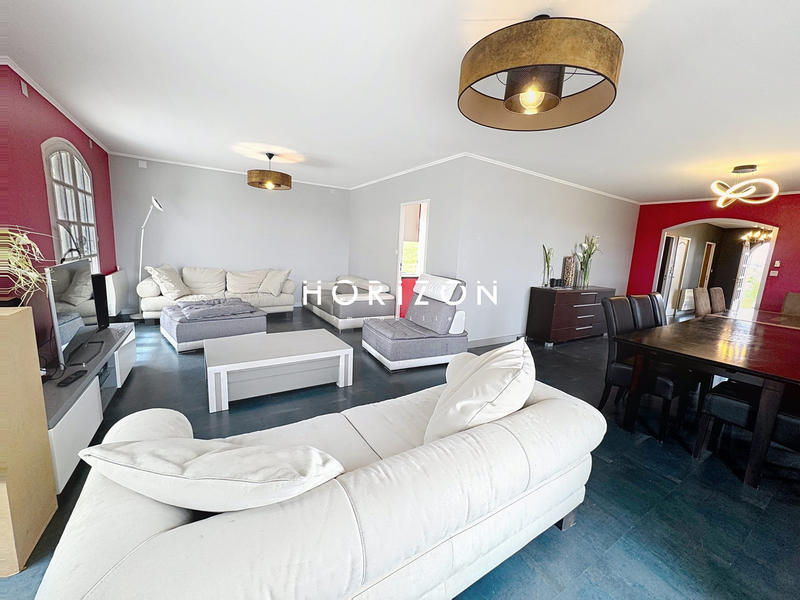 Maison - 218 m² - 6 pièces