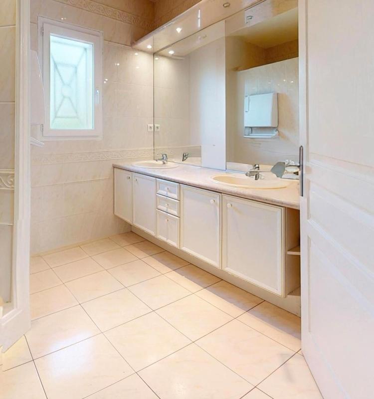 Villa - 181 m² - 7 pièces