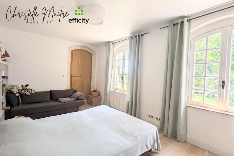 Maison - 333 m² - 10 pièces