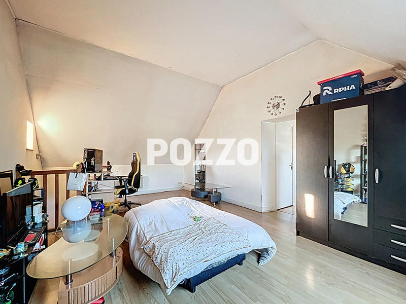 Maison - 588 m² - 10 pièces