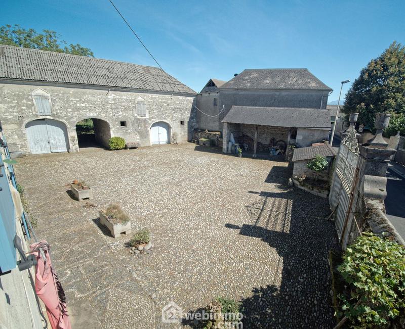 Maison - 360 m² - 12 pièces