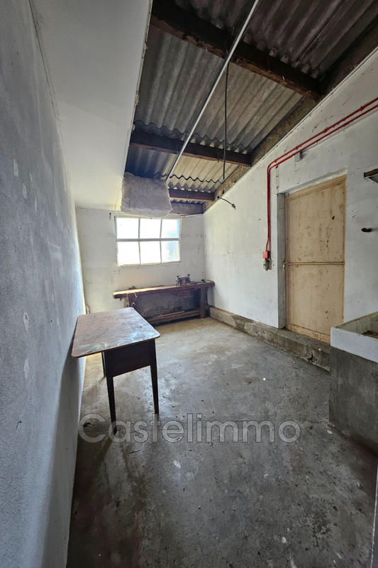 Maison - 590 m² - 1 pièce