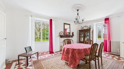 Maison - 270 m² - 11 pièces