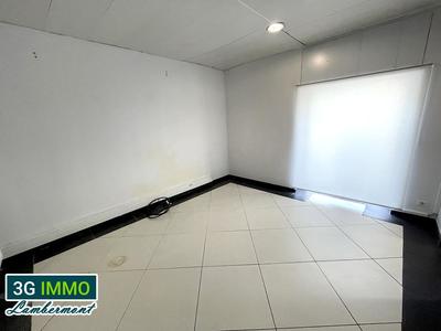 Local commercial - 241 m² - 4 pièces