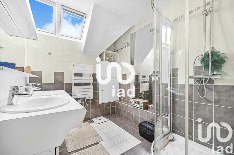 Maison - 230 m² - 8 pièces