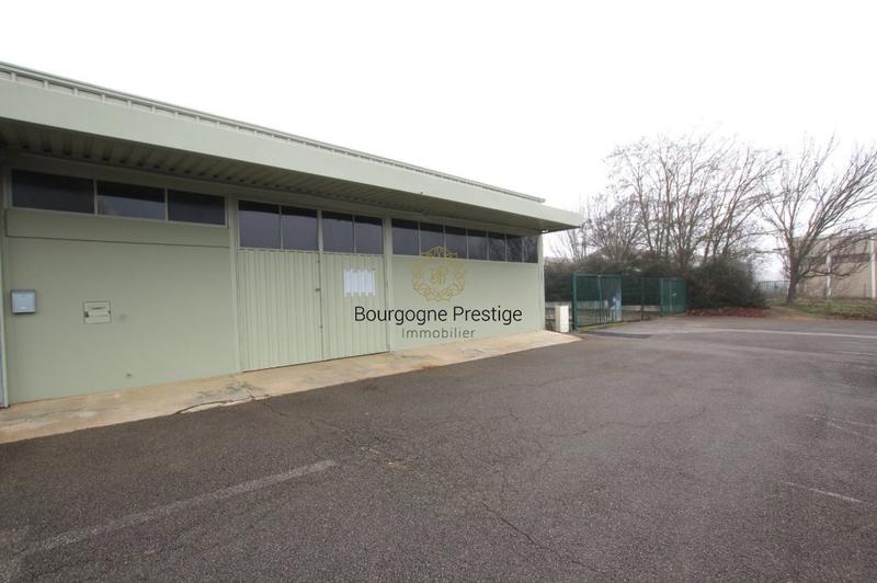 Local d'activité / Entrepôt - 143 m²