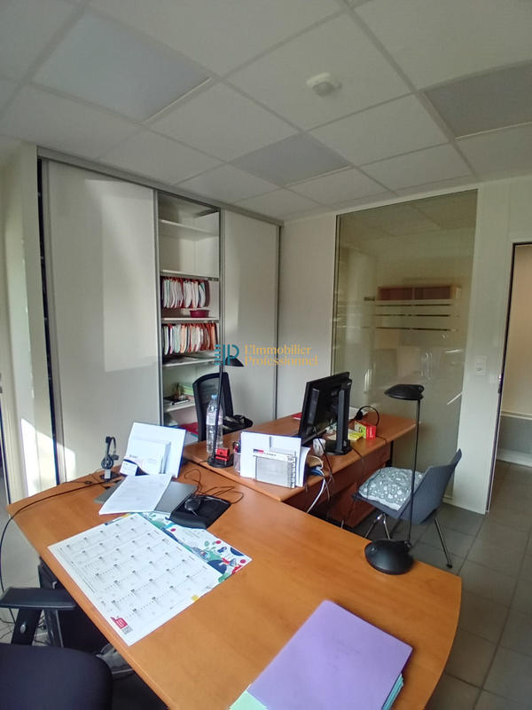 Bureau - 111 m² - 5 pièces