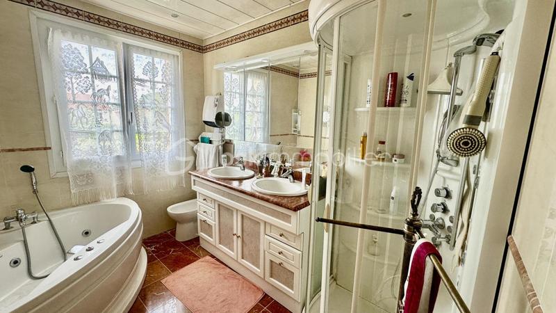 Maison - 183 m² - 7 pièces