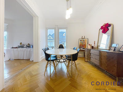 Appartement - 165 m² - 6 pièces