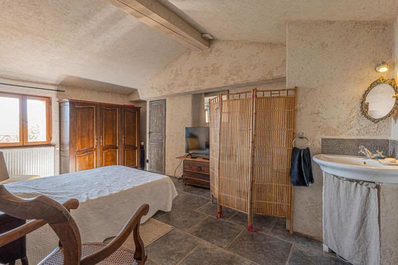 Maison - 343 m² - 12 pièces