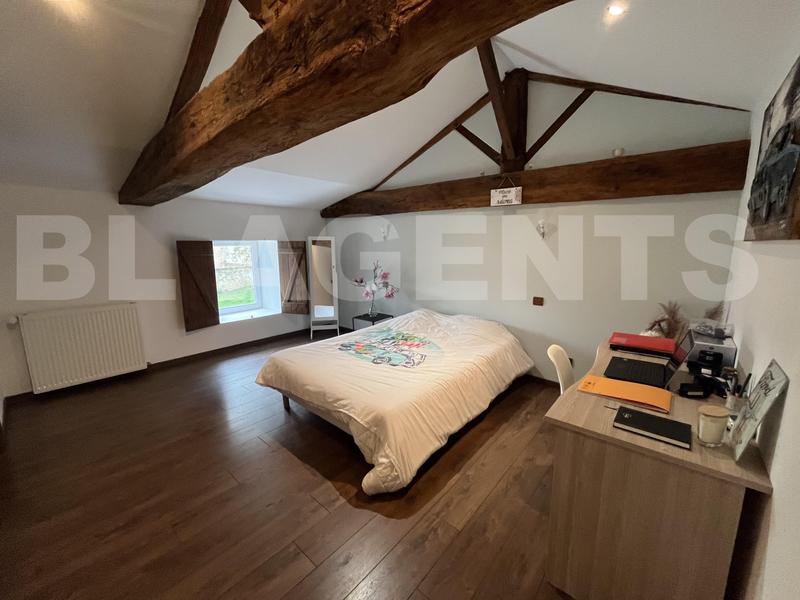 Maison - 270 m² - 10 pièces