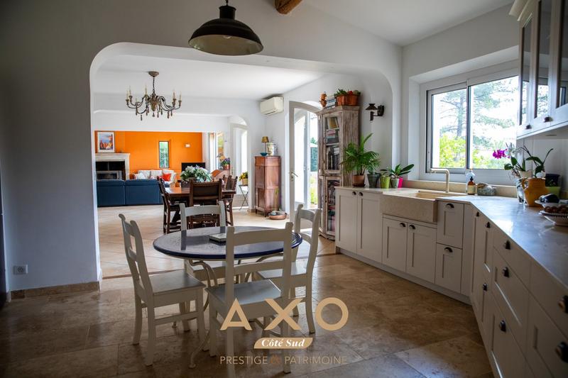 Maison - 224 m² - 7 pièces