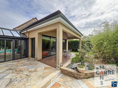 Maison traditionnelle - 275 m² - 7 pièces