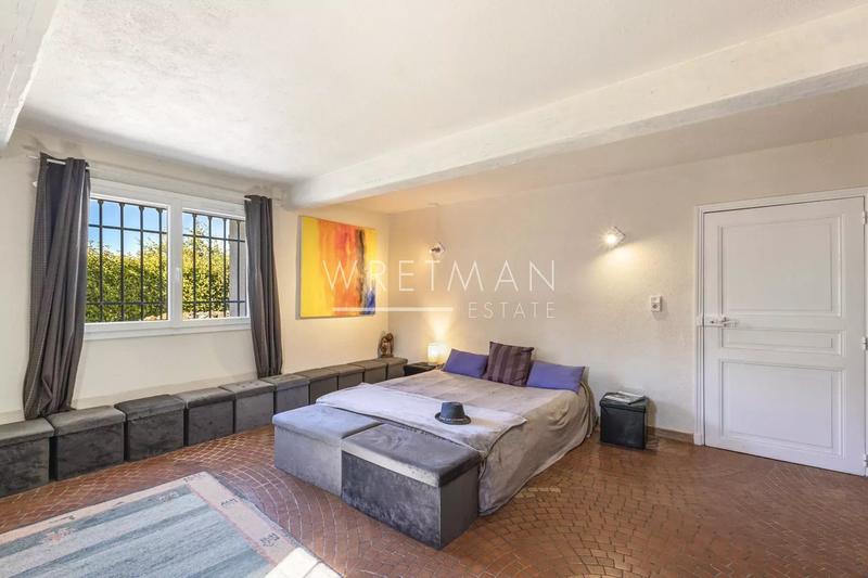 Propriété - 340 m² - 9 pièces