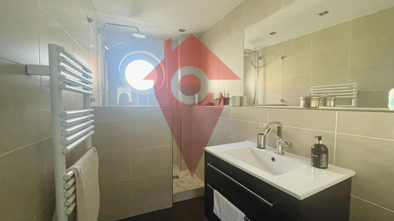 Maison - 200 m² - 7 pièces