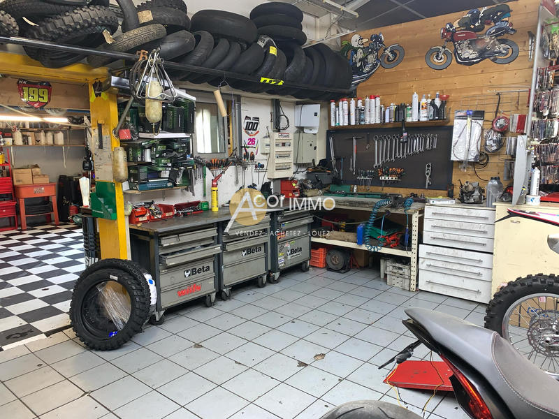 Fonds de commerce - Local commercial - 241 m²