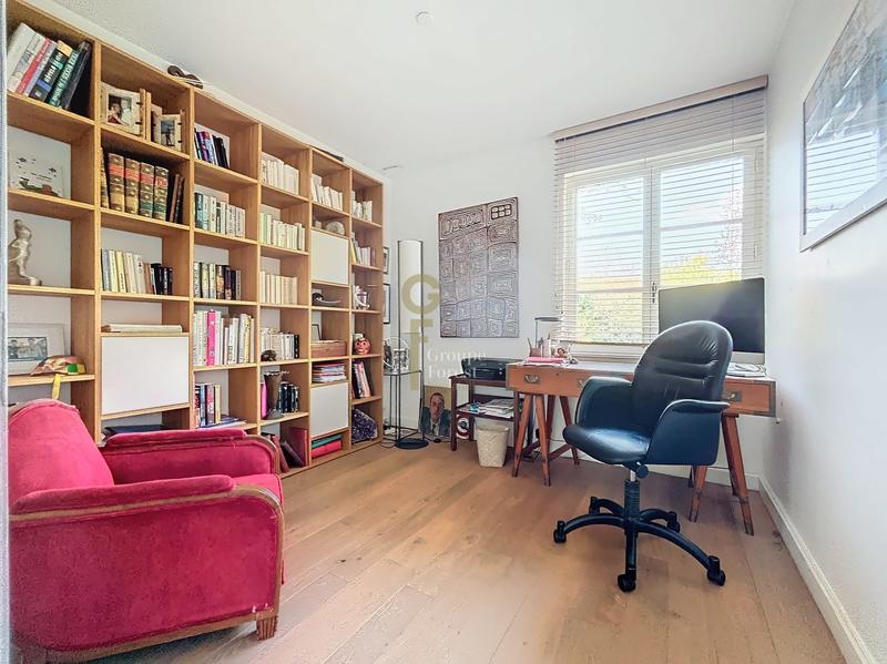 Maison - 312 m² - 9 pièces