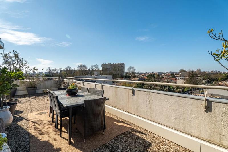 Appartement - 214 m² - 7 pièces