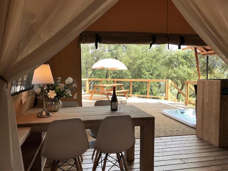 Propriété - 755 m² - 28 pièces