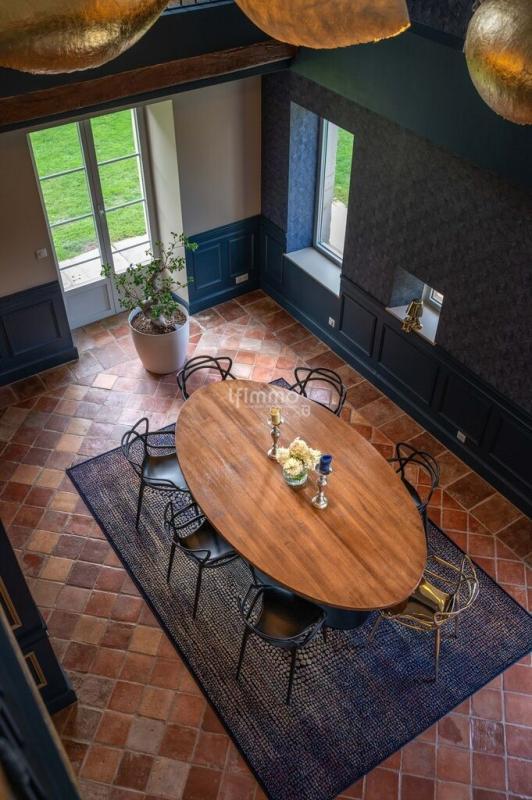 Maison - 689 m² - 10 pièces