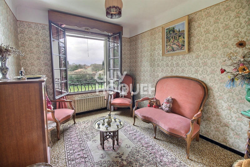 Maison - 298 m² - 11 pièces