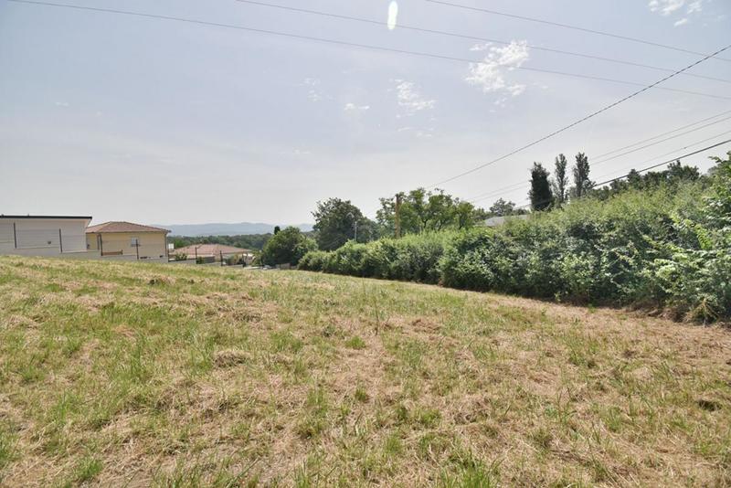 Terrain constructible - 1 068 m²
