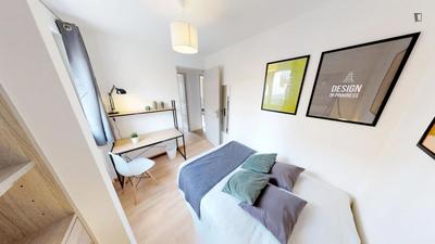 Chambre - 8 m² - 5 pièces