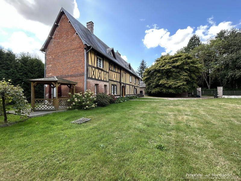 Maison - 310 m² - 11 pièces