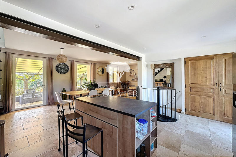 Propriété - 175 m² - 8 pièces